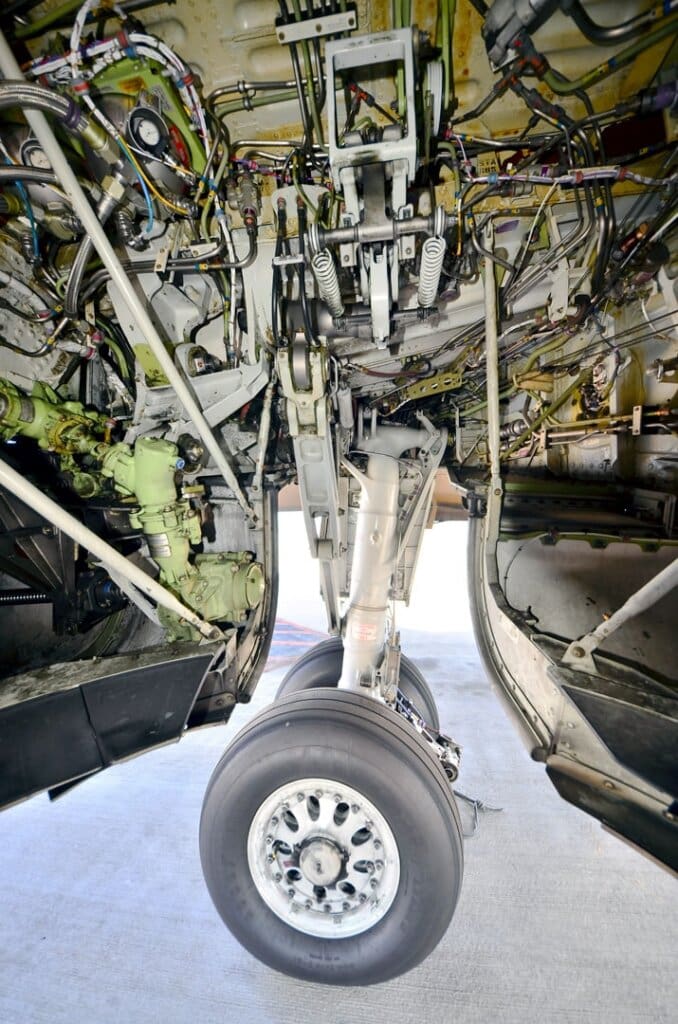 landing gear internals for boeing douglas aircraft